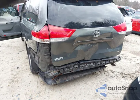 2014 Toyota Sienna Le V6 8 Passenger z USA, uszkodzony, nr VIN 5TDKK3DC6ES433948